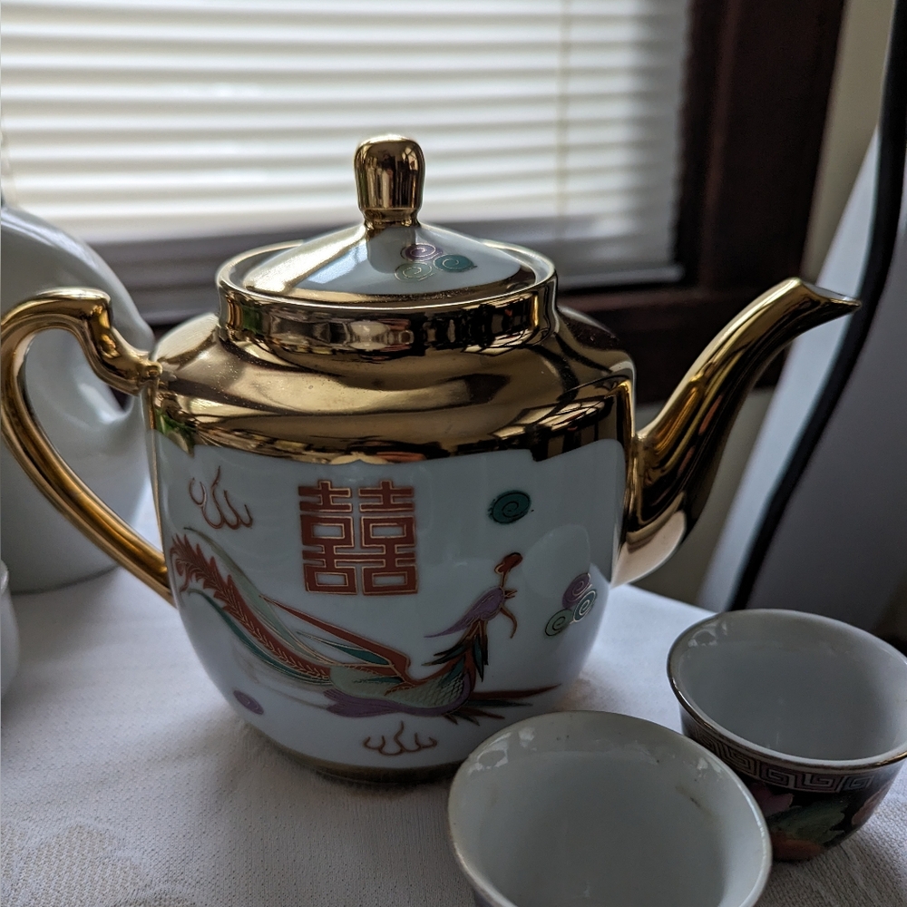Vintage Chinese teapot with Dish